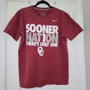 Nike Oklahoma University Graphic T-Shirt - Women's Medium - Red